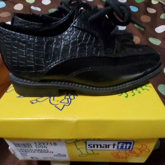 Shoes - Picture 4 of 8